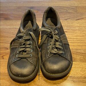 Doc Martens vintage bowler type shoe in great condition! Still trending